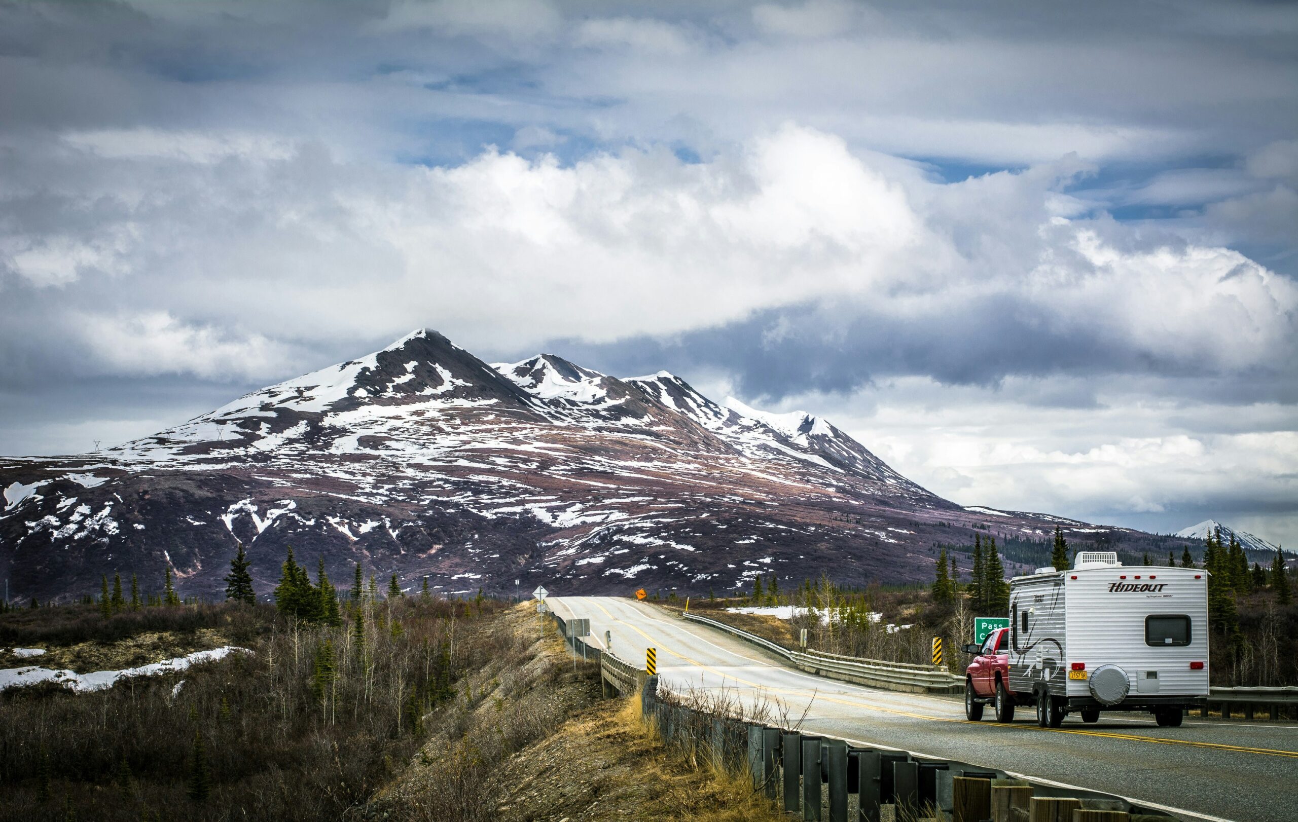 Alaska’s CEO Pay Crunch: What’s Driving the Decline?